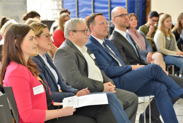 © Ministerium für Soziales, Gesundheit, Frauen und Familie Lisa Schwickert (PuGiS), Lisa Wagner (Koordinierungsstelle Gesundheitliche Chancengleichheit), Alwin Theobald (CDU-Landtagsfraktion), Gesundheitsstaatssekretär Stephan Kolling und PuGiS-Vorstandsreferent Till Waldhausen (v.l.)